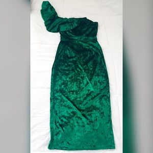 OFF SHOULDER GREEN VELVET MIDI